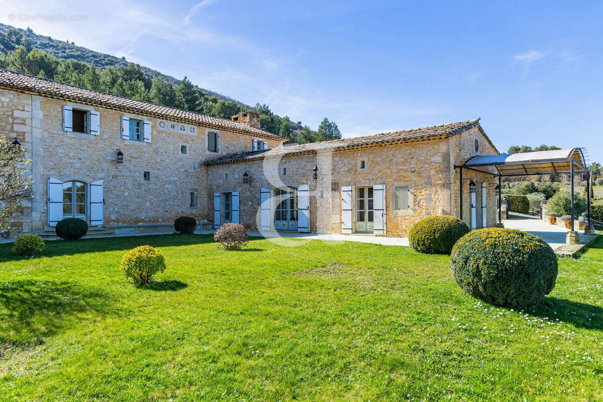 Maison 426 m² à Menerbes  - photo 6