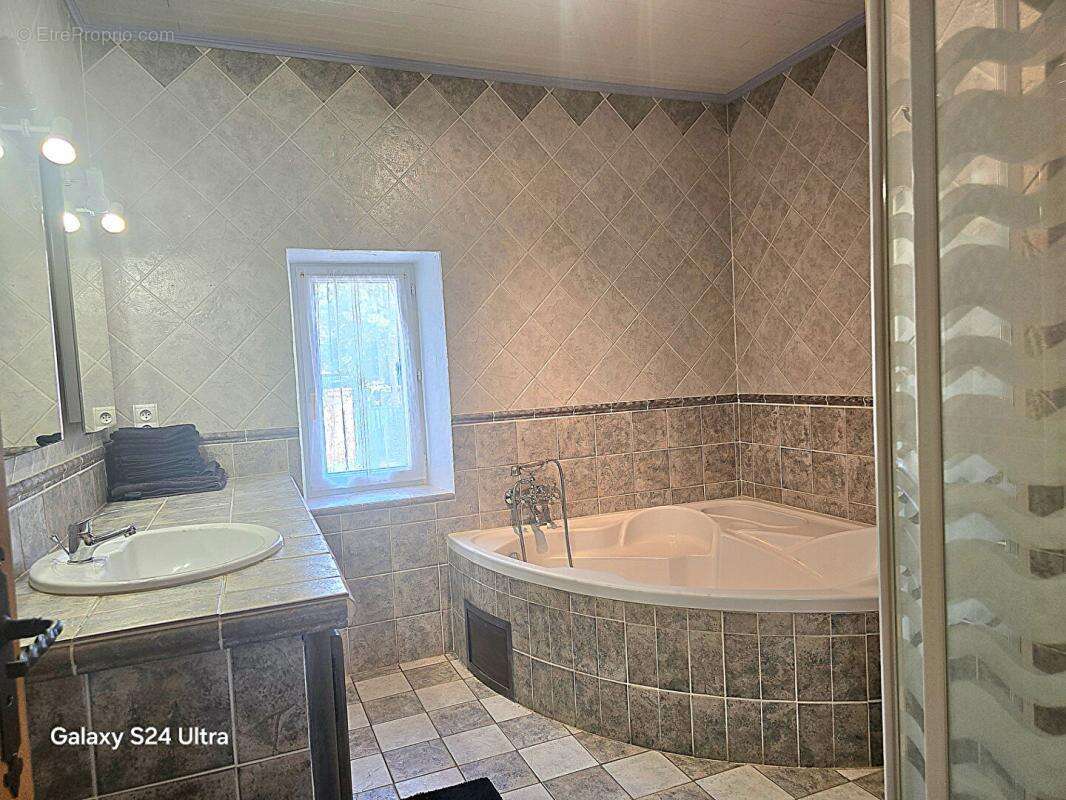 Mas en pierre, composé d'un ensemble immobilier de 10 pièces sur plus de 1210 m² de terrain à SAINT GERVAIS 30200 - photo 11