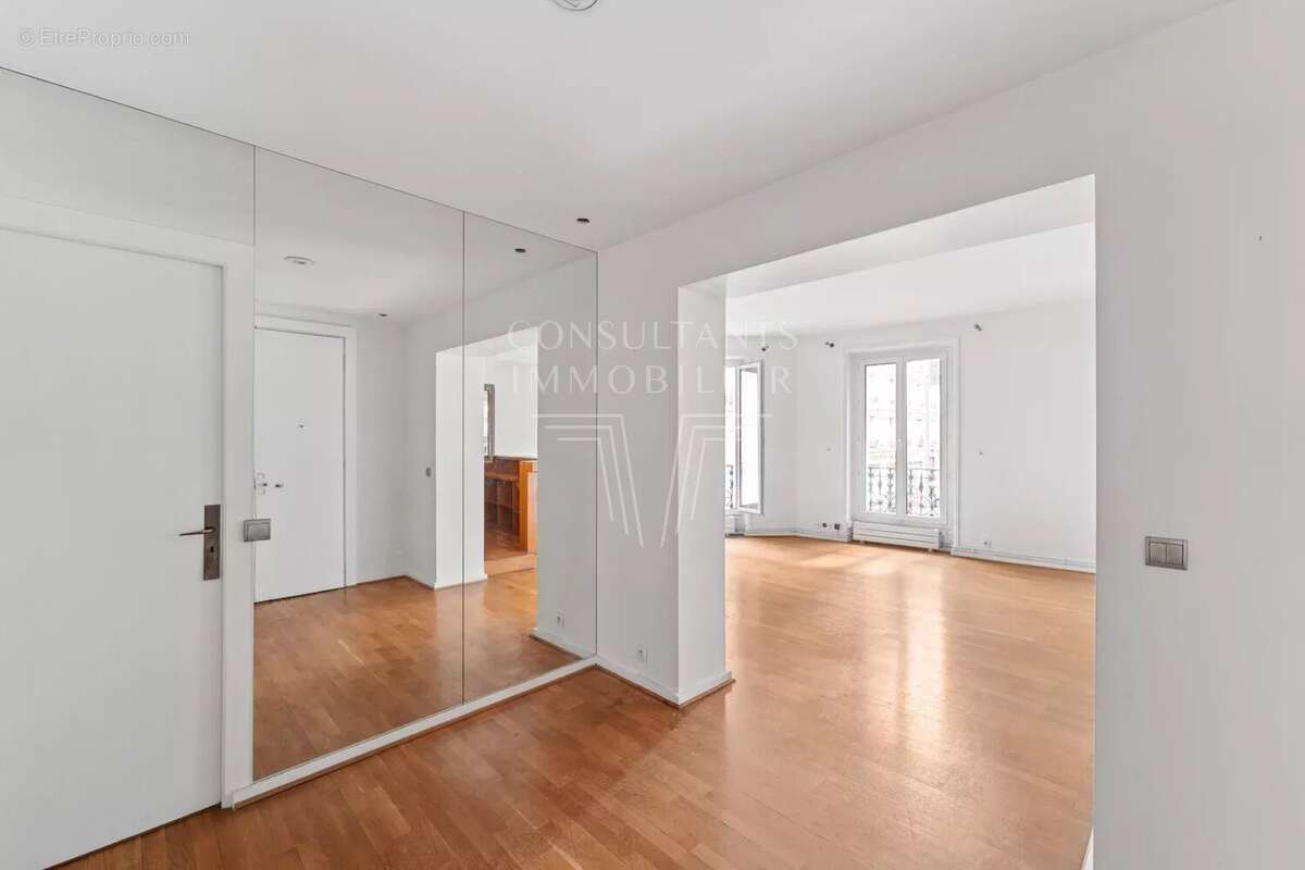 Appartement à PARIS-17E