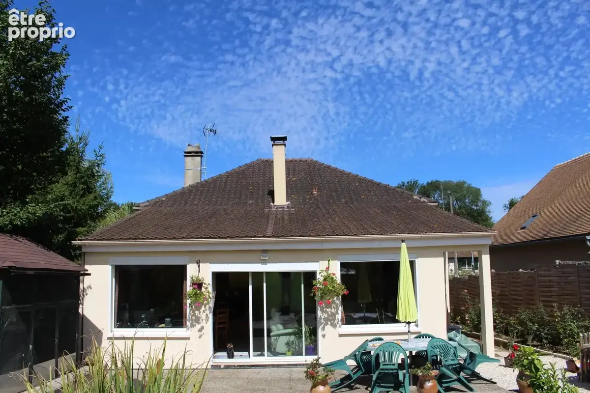 Maison à LE VAL-SAINT-GERMAIN