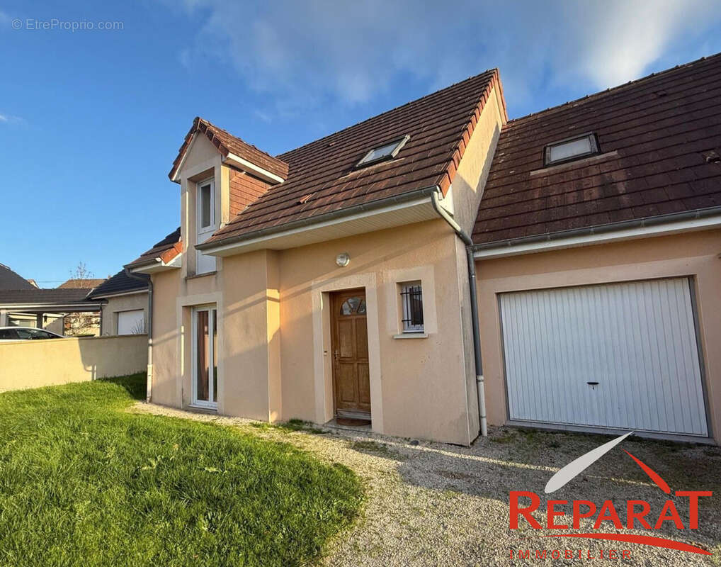 Maison à SAINT-PANTALEON-DE-LARCHE