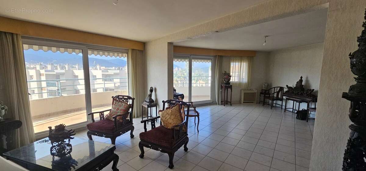 Appartement à HYERES