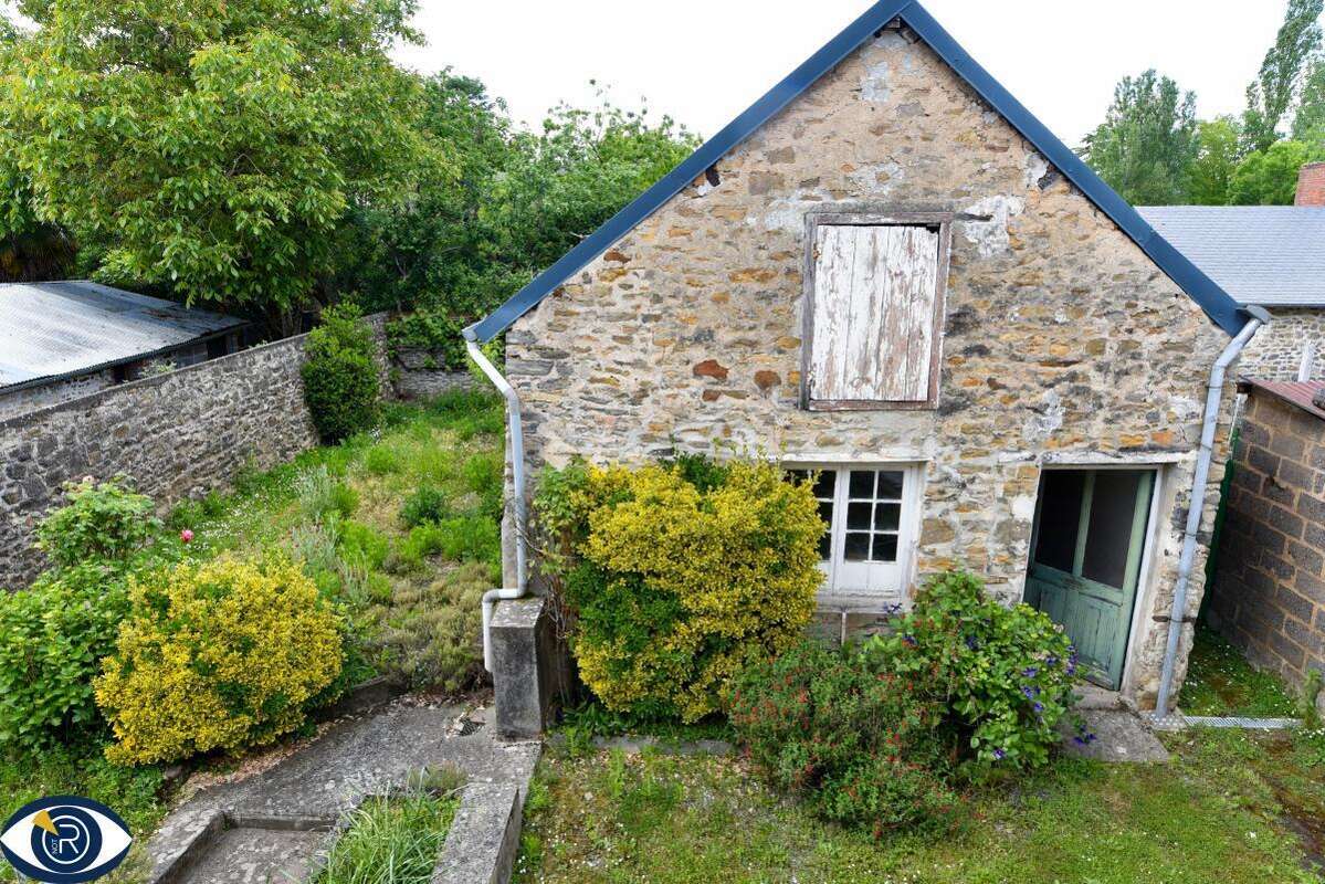 Maison à MONTSURS
