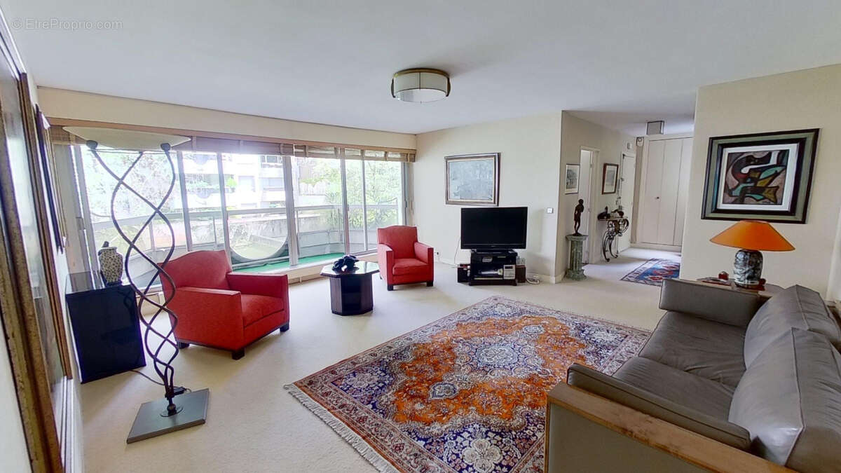 Appartement à PARIS-14E