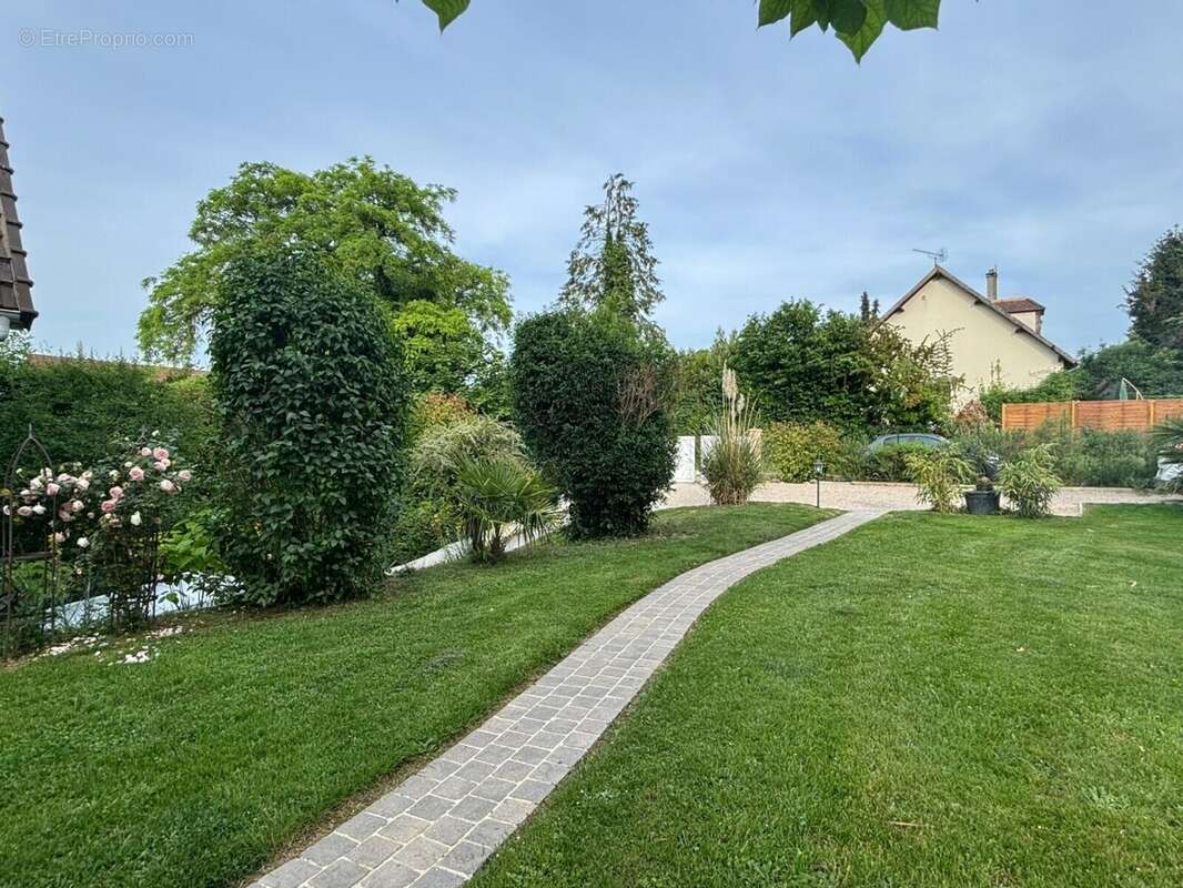 Maison à MILLY-LA-FORET