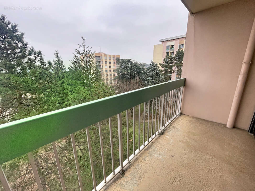 Appartement à SAINT-GENIS-LAVAL