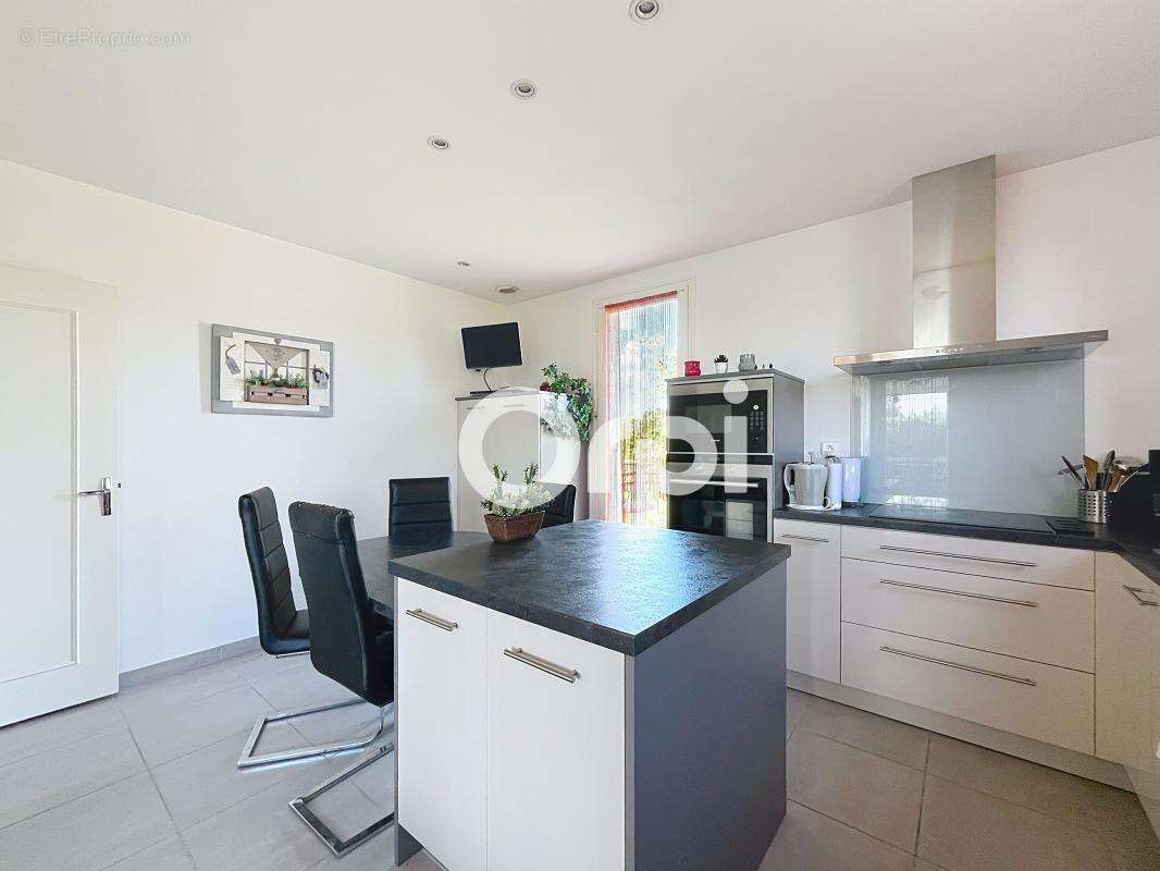 Maison à GAGNAC-SUR-CERE