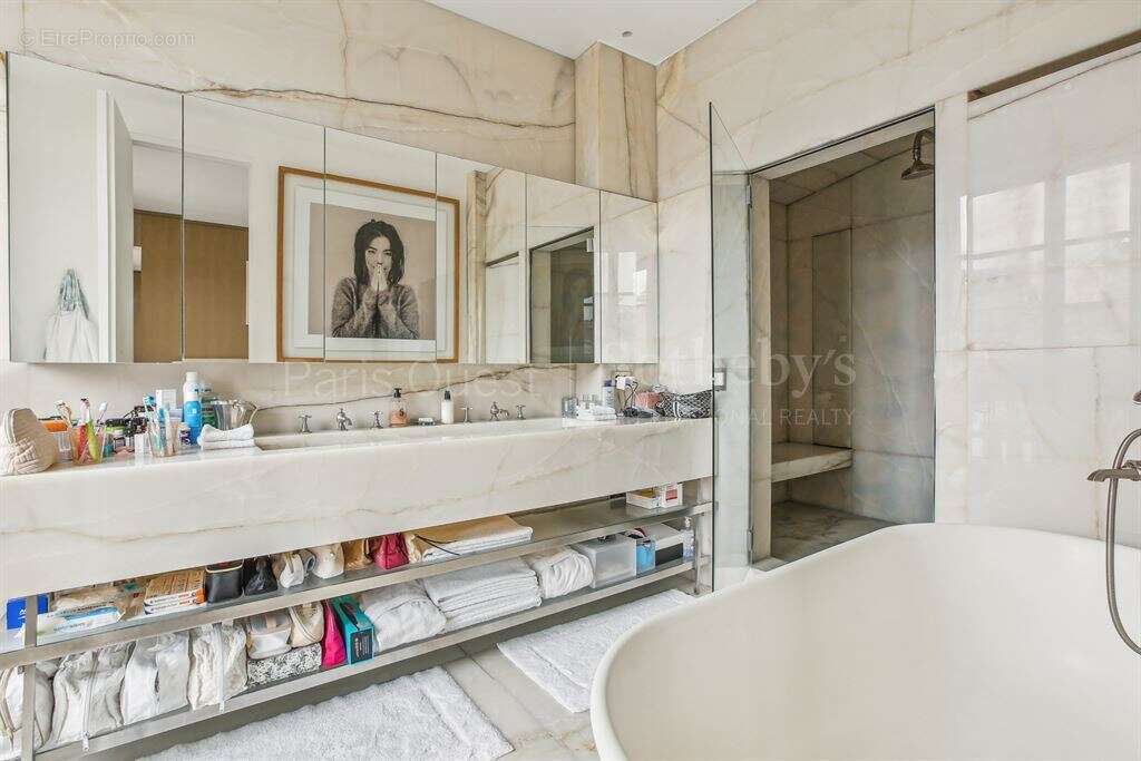 Appartement à PARIS-16E