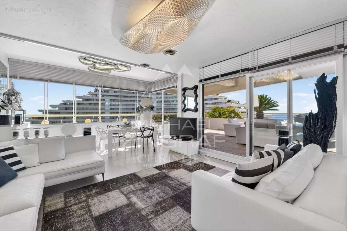 Appartement à VILLENEUVE-LOUBET