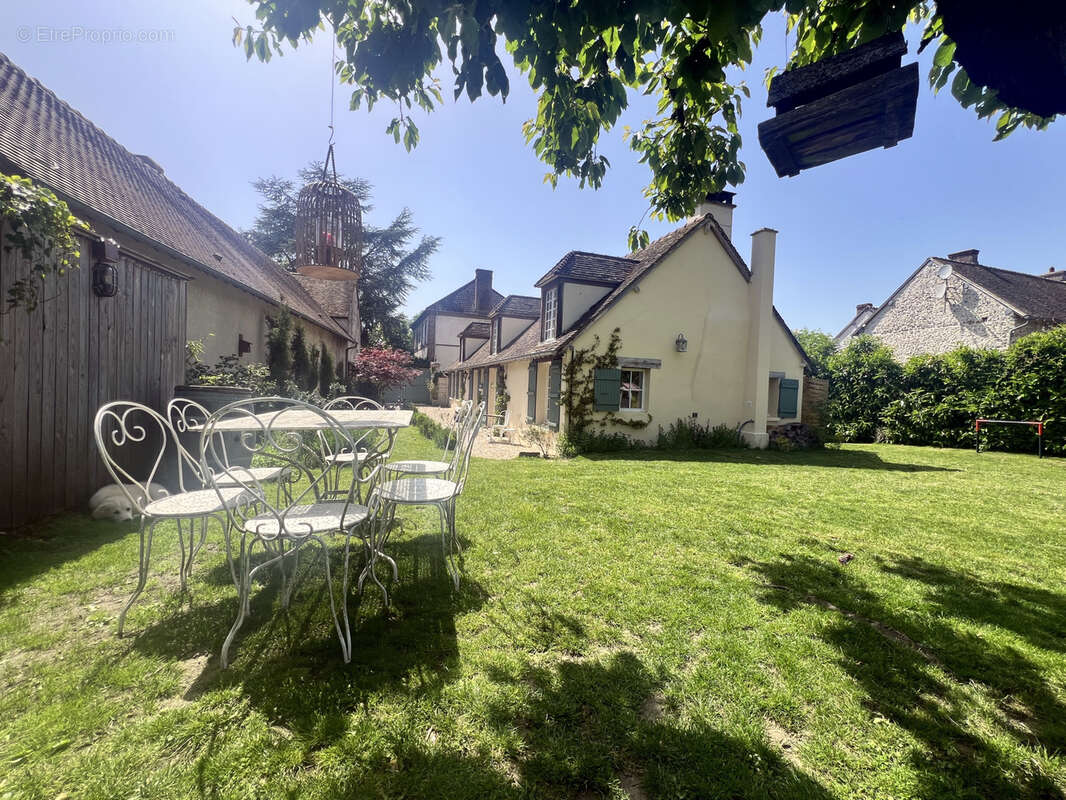Maison à HOUDAN