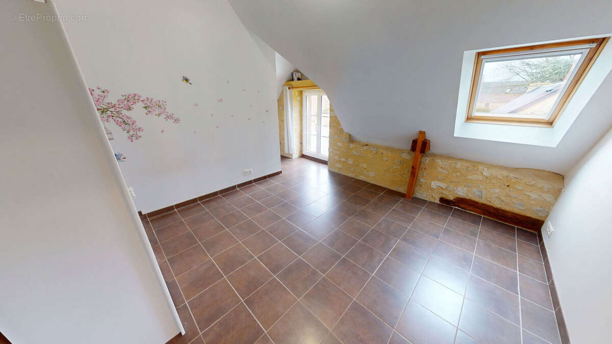 Maison à JUAYE-MONDAYE