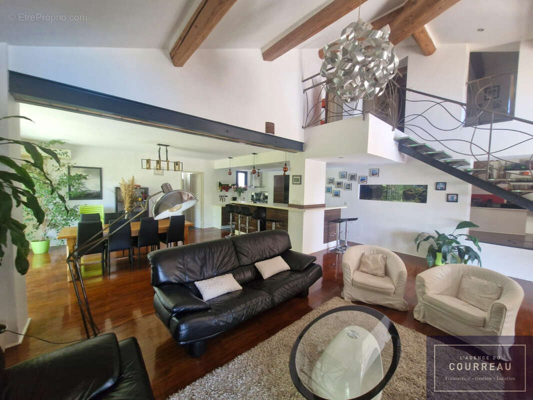 EXCLUSIVITÉ - Pignan  Maison T6 - 180 m2  Vue dégagée  Piscine à débordement - photo 12