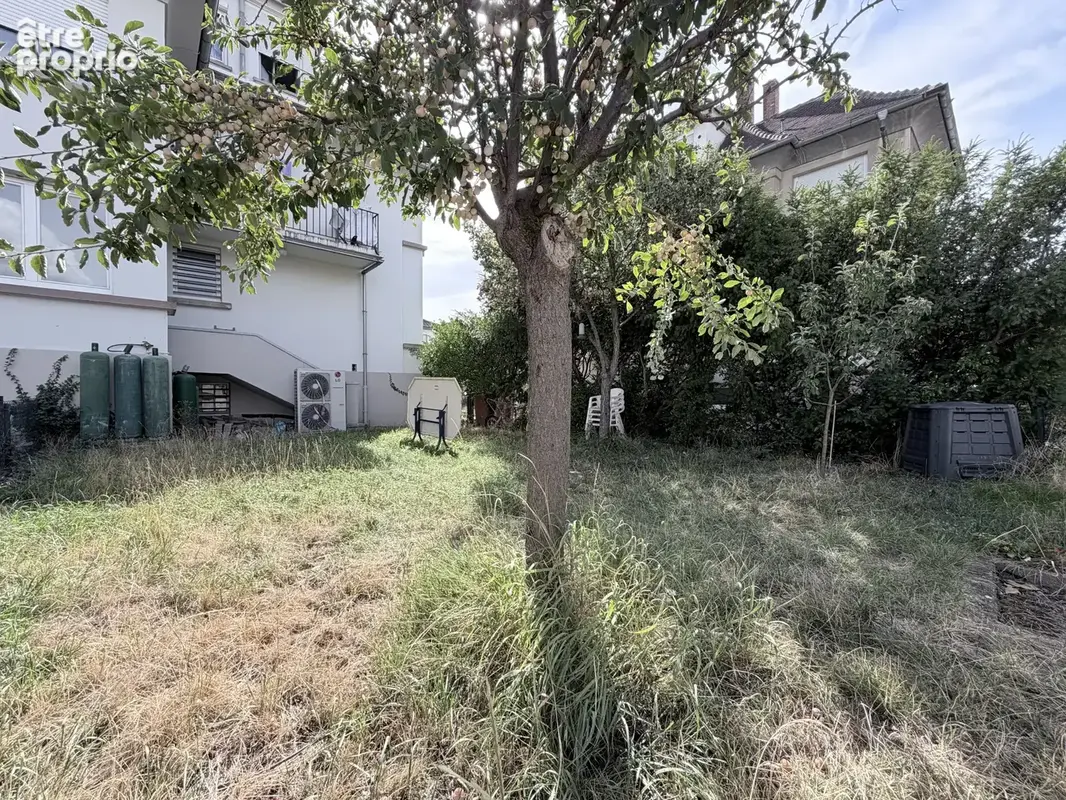 Ensemble immobilier à fort potentiel avec 4 appartements, 8 garages et dépendance - photo 8