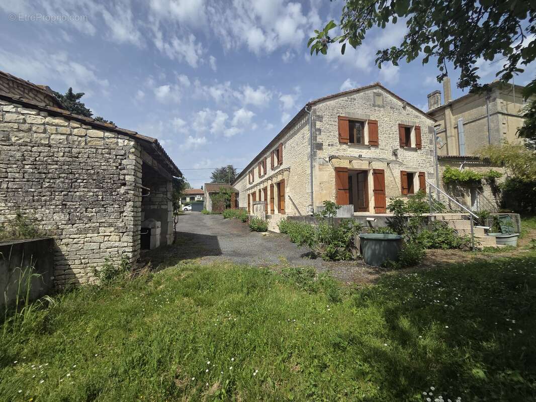 Maison à HIERSAC