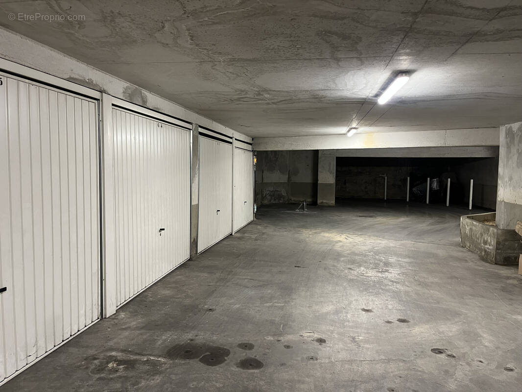 Parking à HYERES