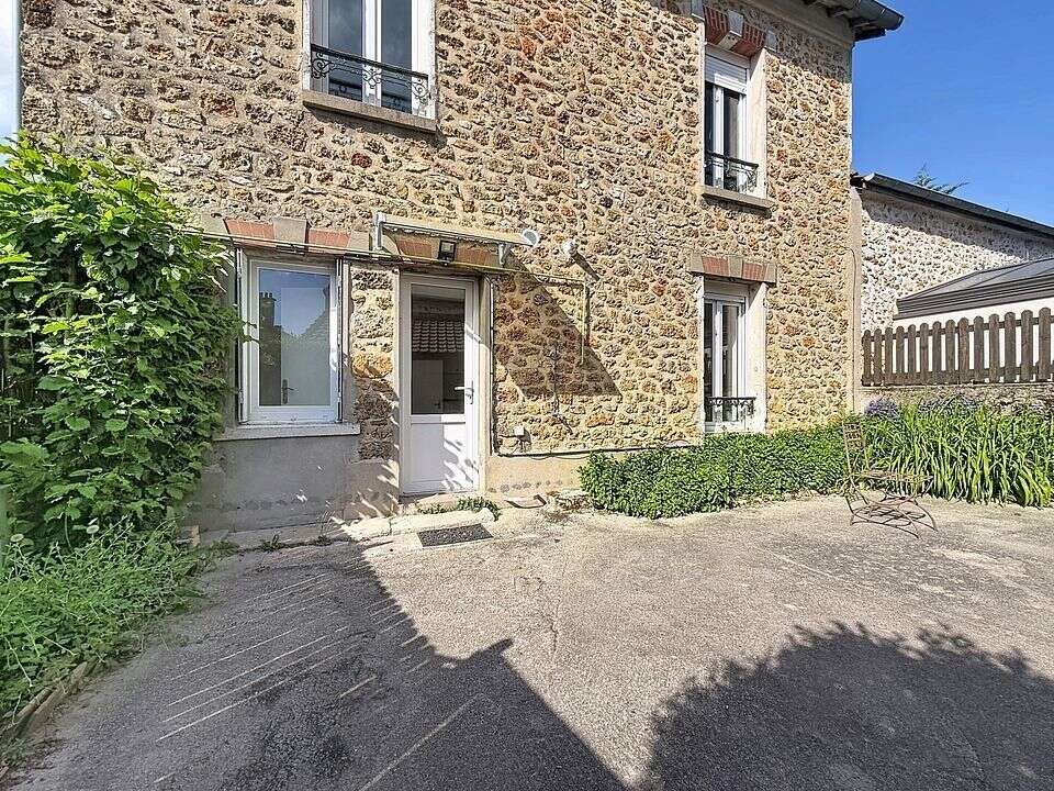 Maison à VOISINS-LE-BRETONNEUX
