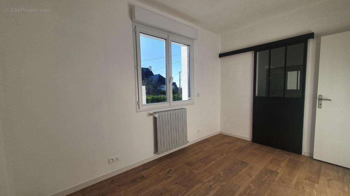 Maison à CHATEAUNEUF-DU-FAOU