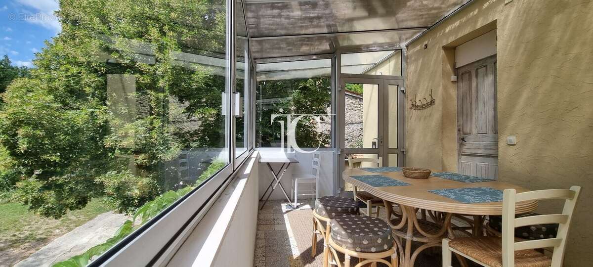 Propriété de caractère composée de trois logements indépendants avec piscine et potentiel de développement - photo 25