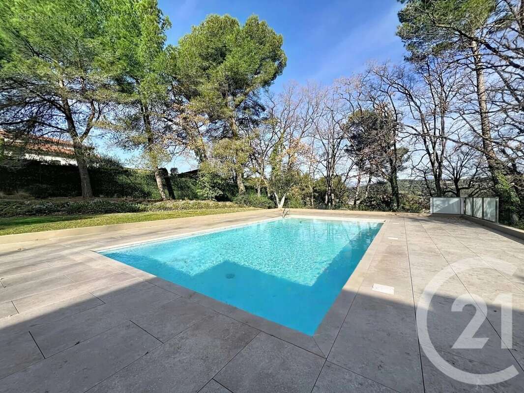 Appartement à MOUGINS