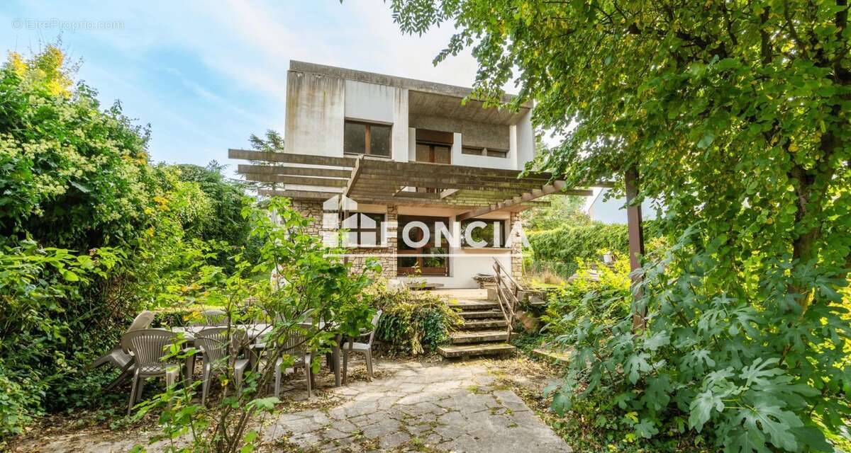 Maison à L&#039;ETANG-LA-VILLE