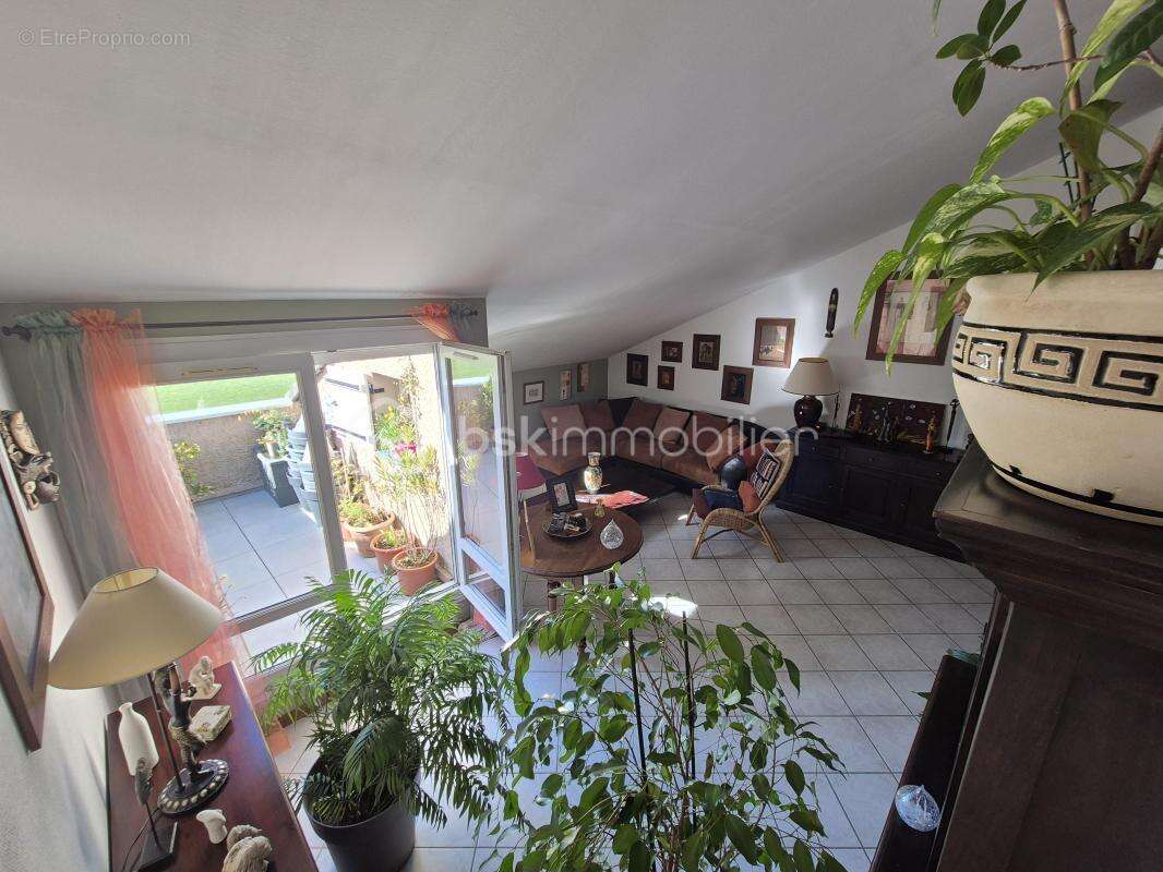 Appartement à COURCOURONNES