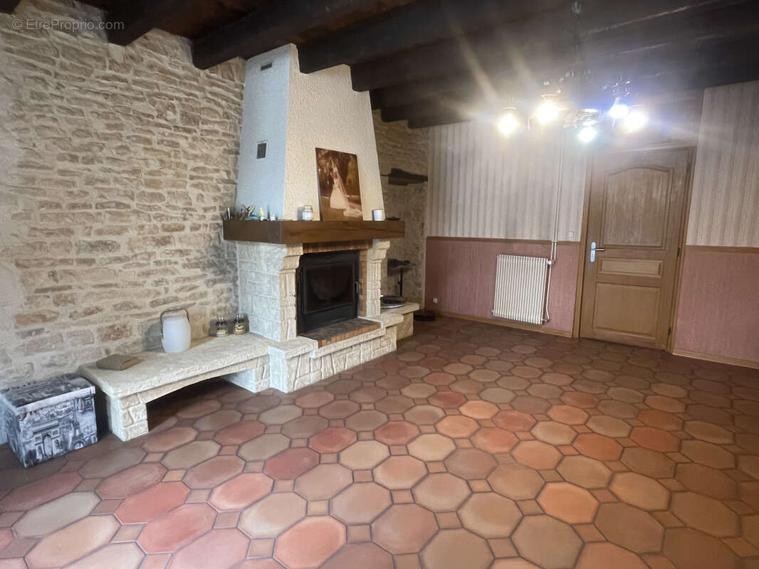 Maison à SAVIGNY-LE-SEC