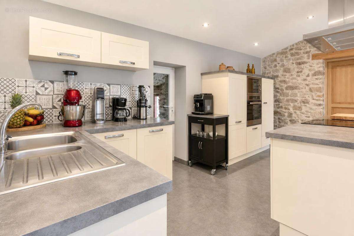 Maison de 6 pièces de 157 m² à Aigrefeuille-sur-Maine - photo 8
