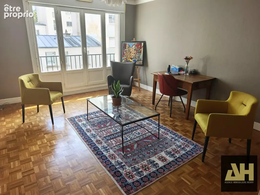 Rare - centre ville - appartement t4 de 71 m2 avec ascenseur et balcon - parfait état - photo 2