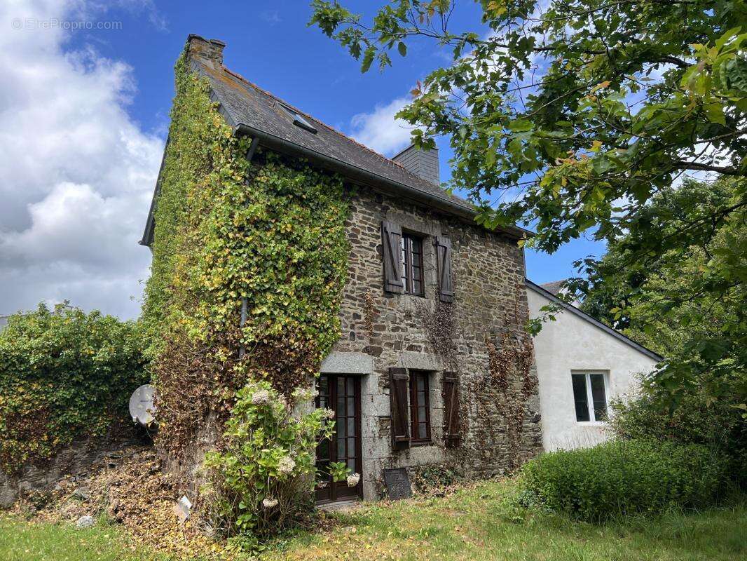 Maison à PLOUNEVEZ-QUINTIN