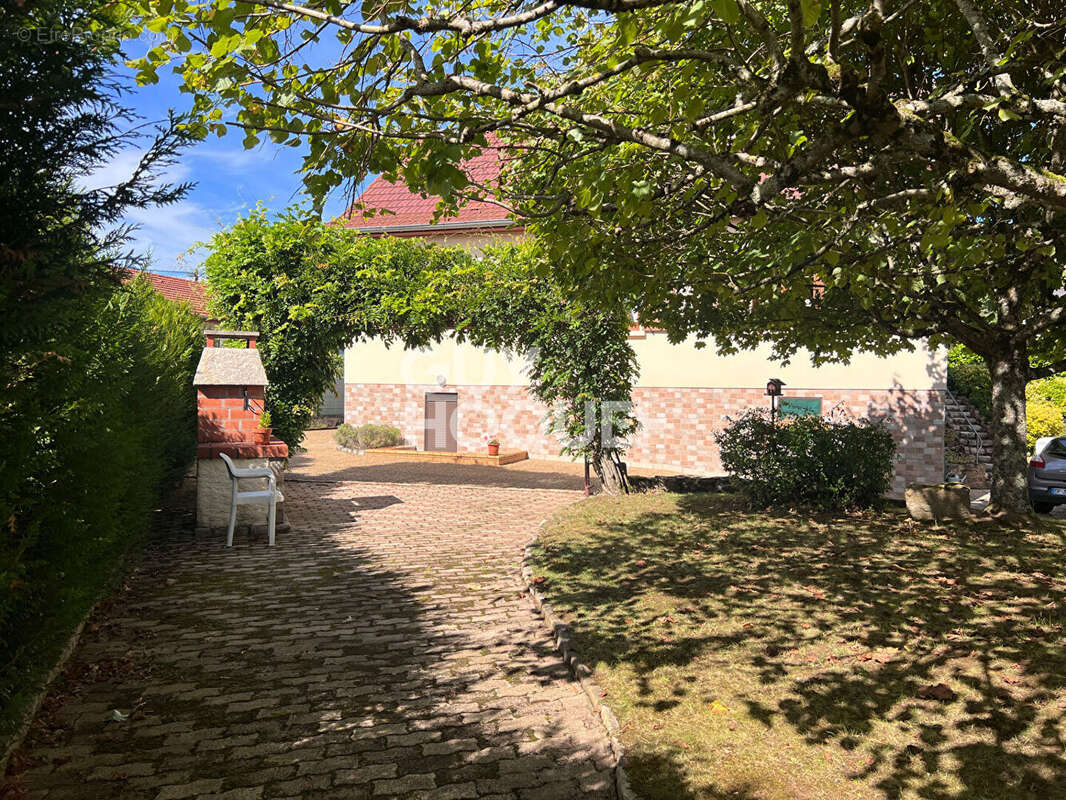 Maison à TOULON-SUR-ARROUX