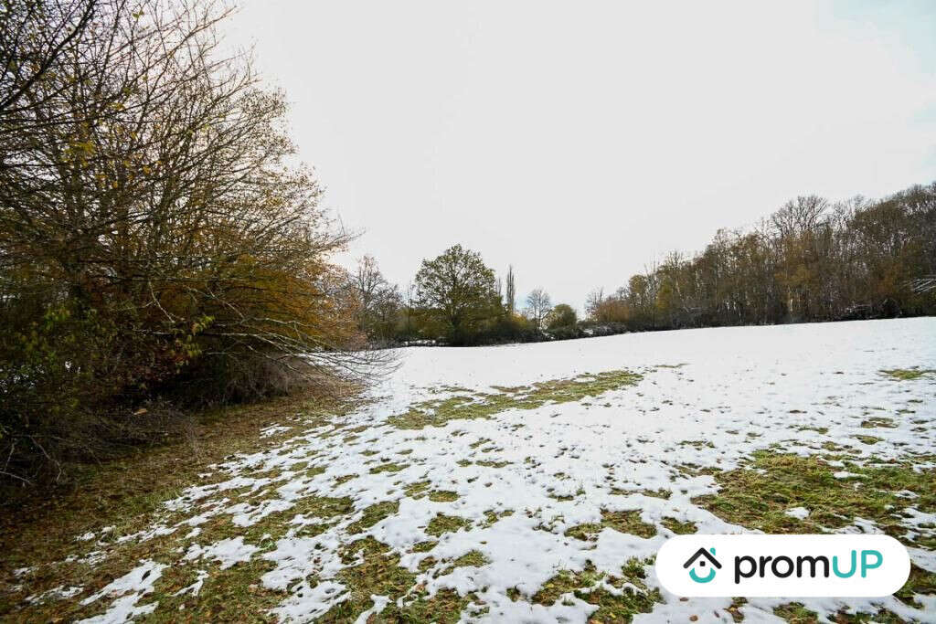 Terrain à MOUTIERS-EN-PUISAYE