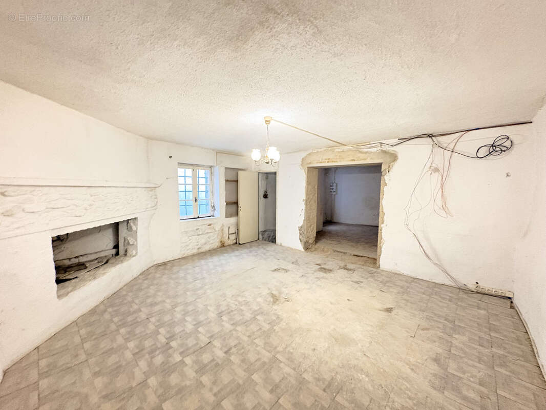 Maison à LA CALMETTE