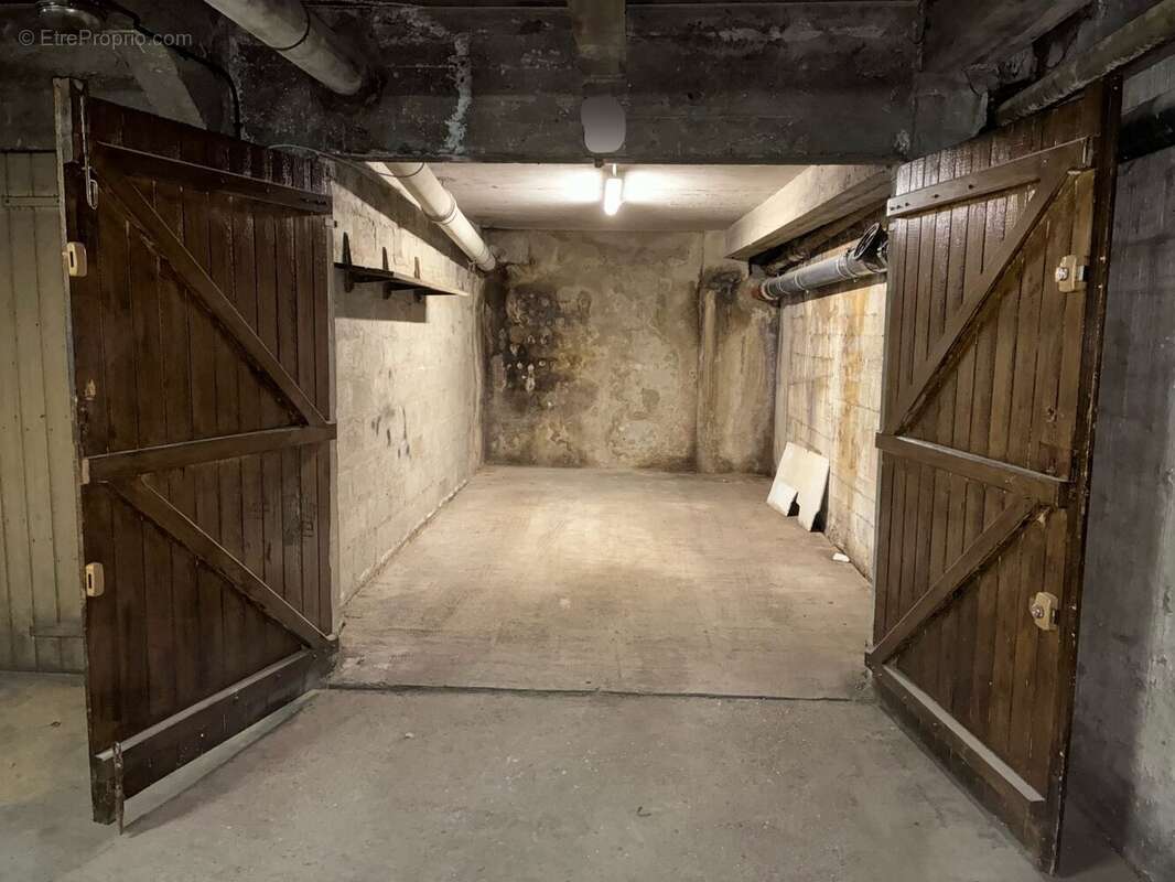 Parking à SAINT-MAUR-DES-FOSSES