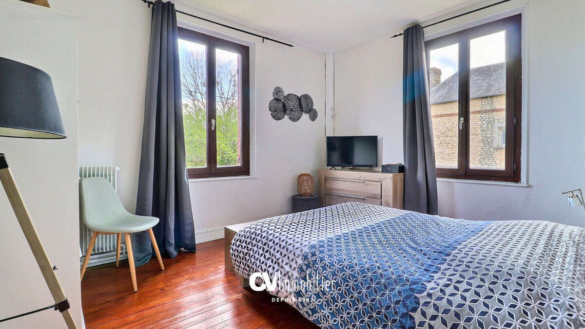 Maison à SAINT-ETIENNE-DU-VAUVRAY