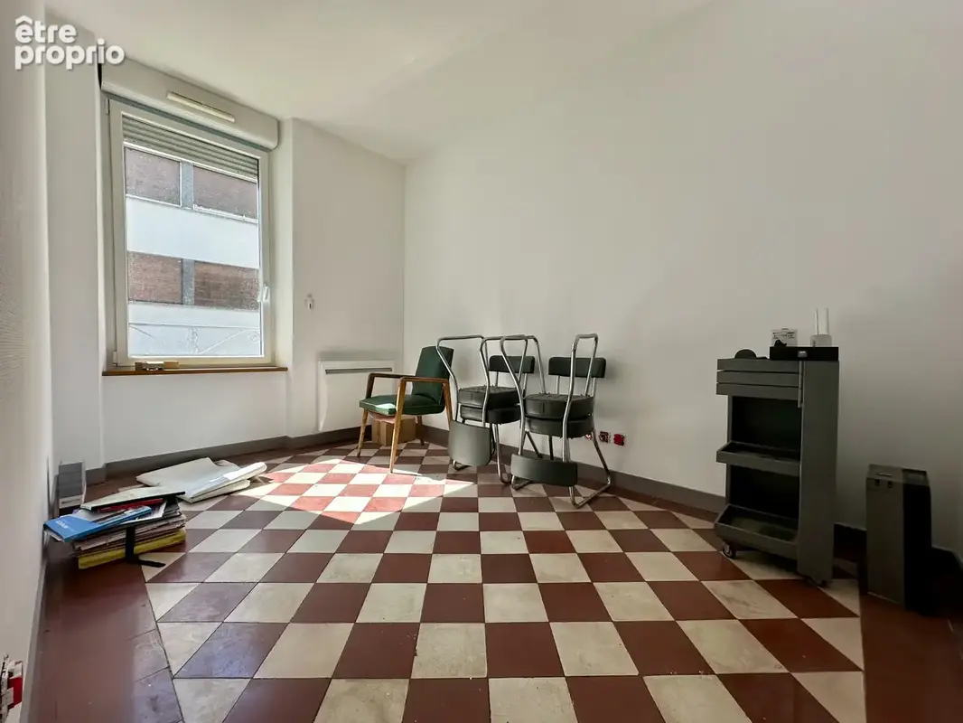 Maison de ville divisée en appartements et locaux professionels - photo 4