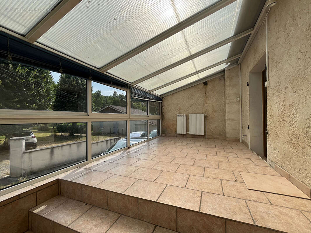 Maison à MONTMOREAU-SAINT-CYBARD