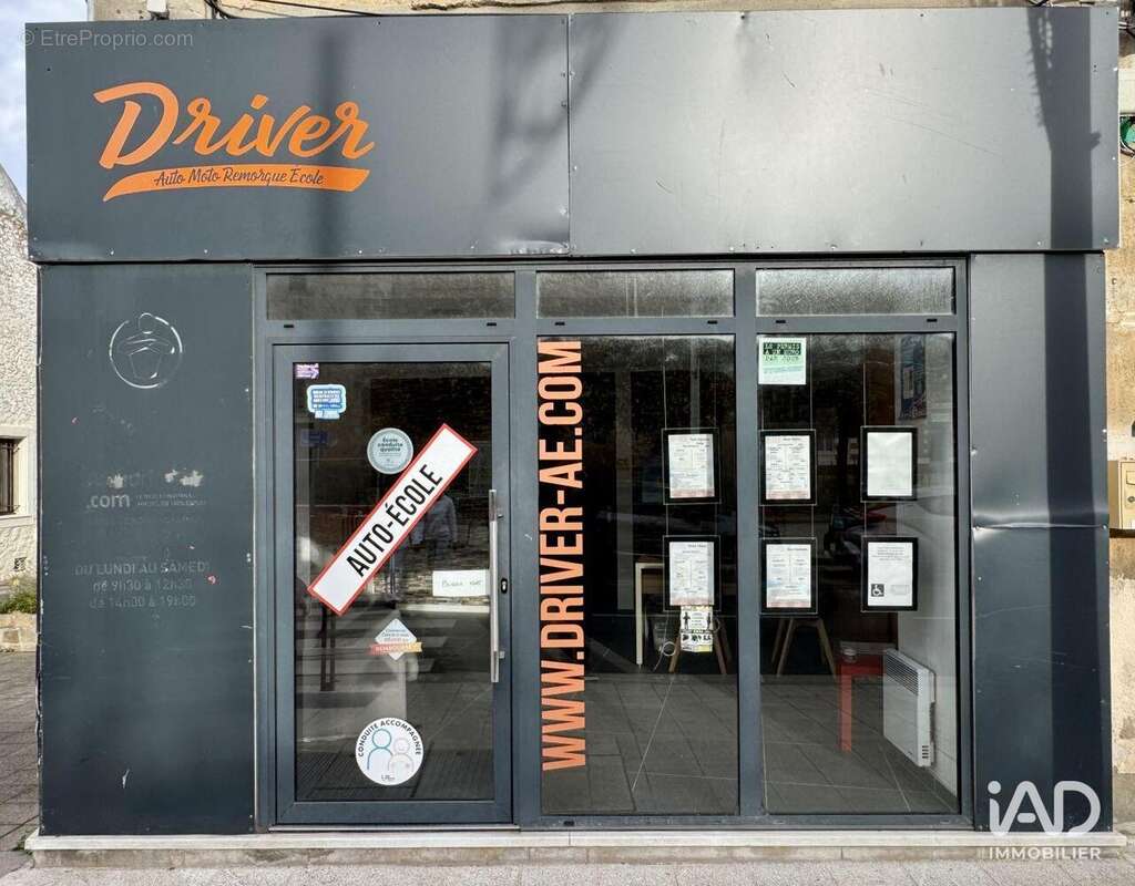 Photo 2 - Commerce à MOISSY-CRAMAYEL