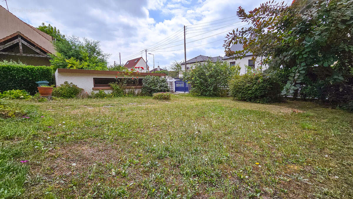 Maison à SARTROUVILLE