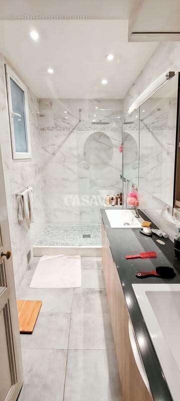 Appartement à PARIS-10E