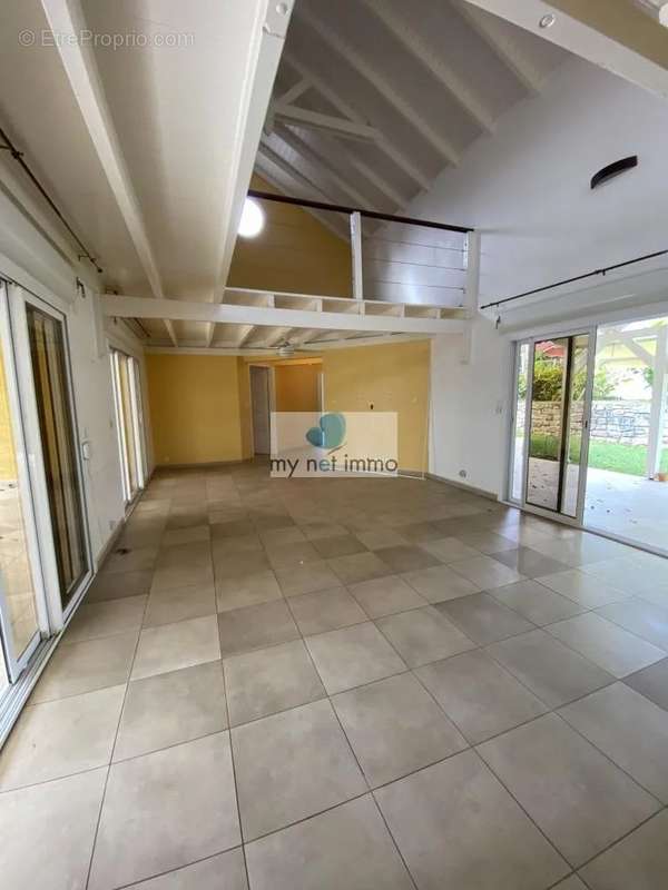 Maison à PETIT-BOURG