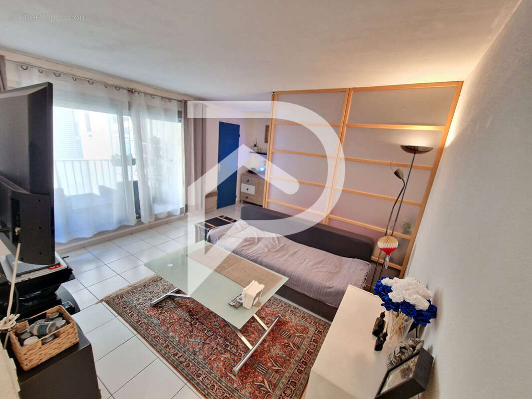 Appartement à SAINT-LAURENT-DU-VAR