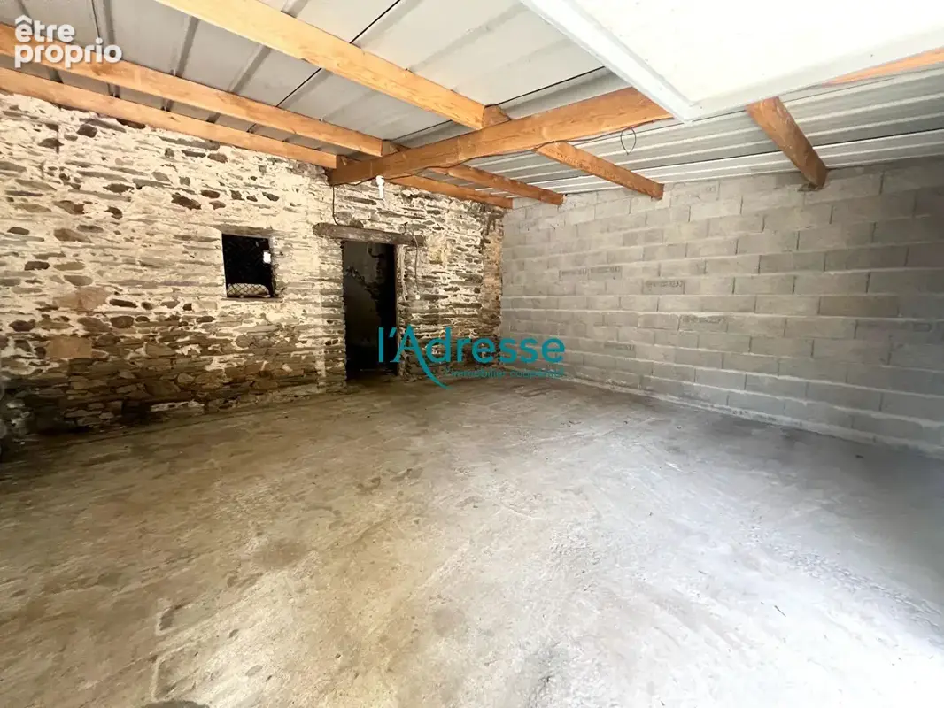 Maison en pierre avec dépendances et 2 150 m² de terrain - photo 9