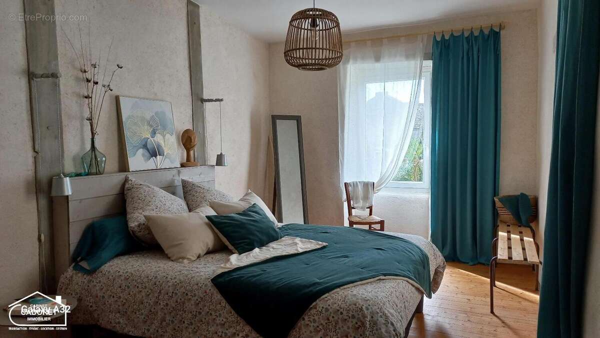   - Maison à PAIMBOEUF