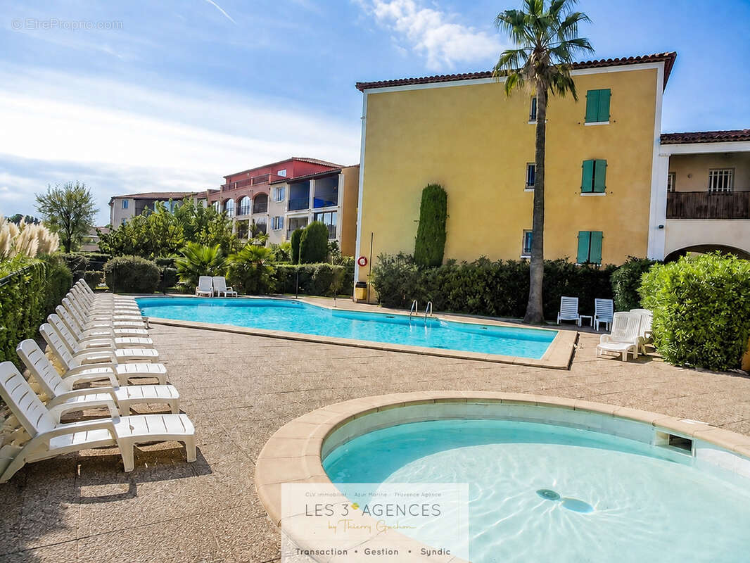 Port cogolin   3 pièces avec terrasse, piscine et vue sur la marina - photo 2