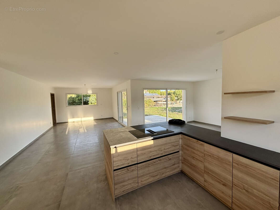 Maison à LES GRANGES-GONTARDES