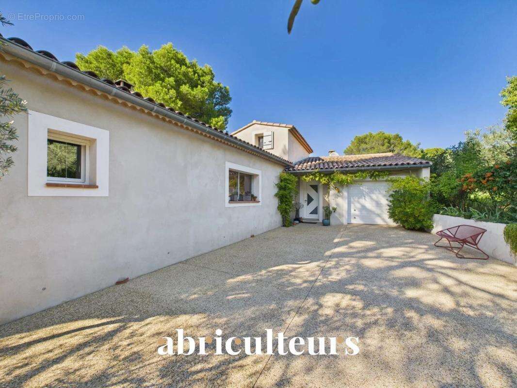 Villa d’architecte rénovée de 155 m²  en vente au pied du Luberon à Cheval-Blanc (84460) - photo 3