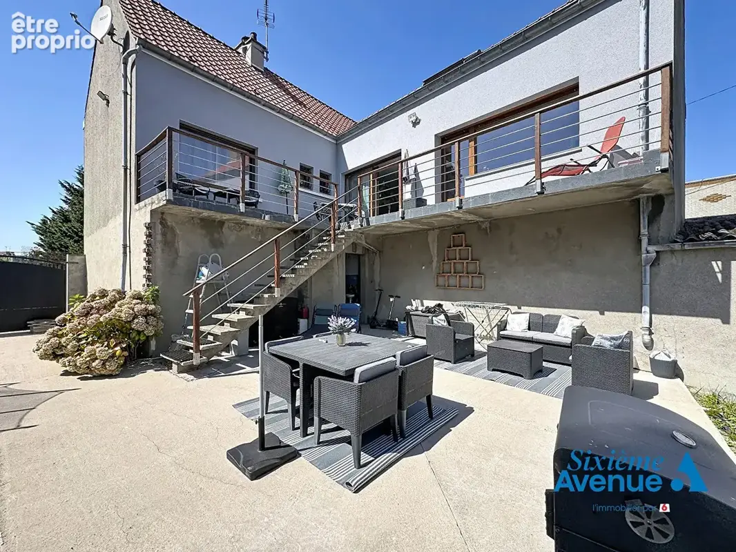 Maison d'environ 135 m² avec + de 50 m² de pièce de vie, jardin plein sud et 4 garages ? Calais - photo 12
