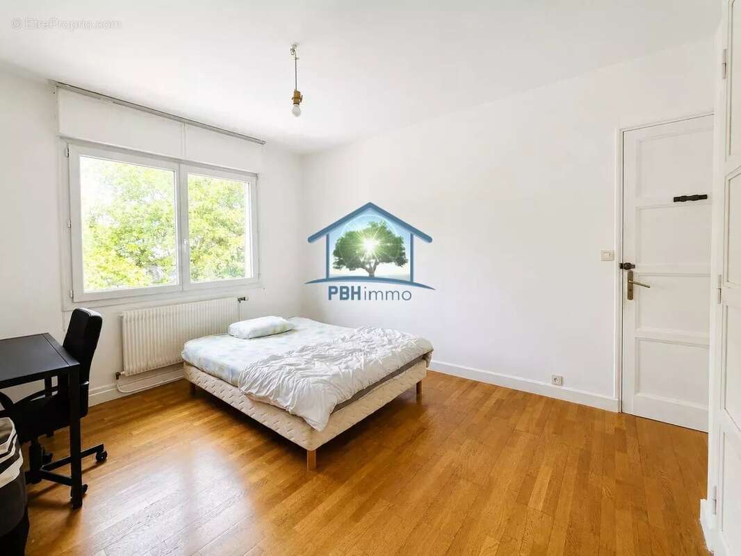 Talence – Maison familiale avec jardin, garage et dépendance aménageable - photo 9