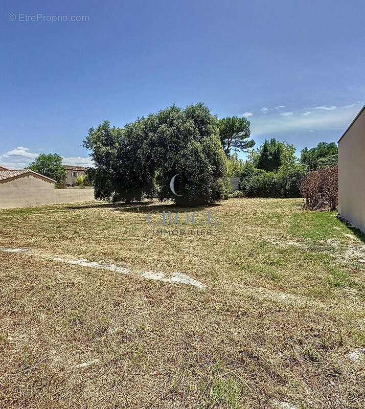 Terrain 840 m² à Uzes  - photo 3
