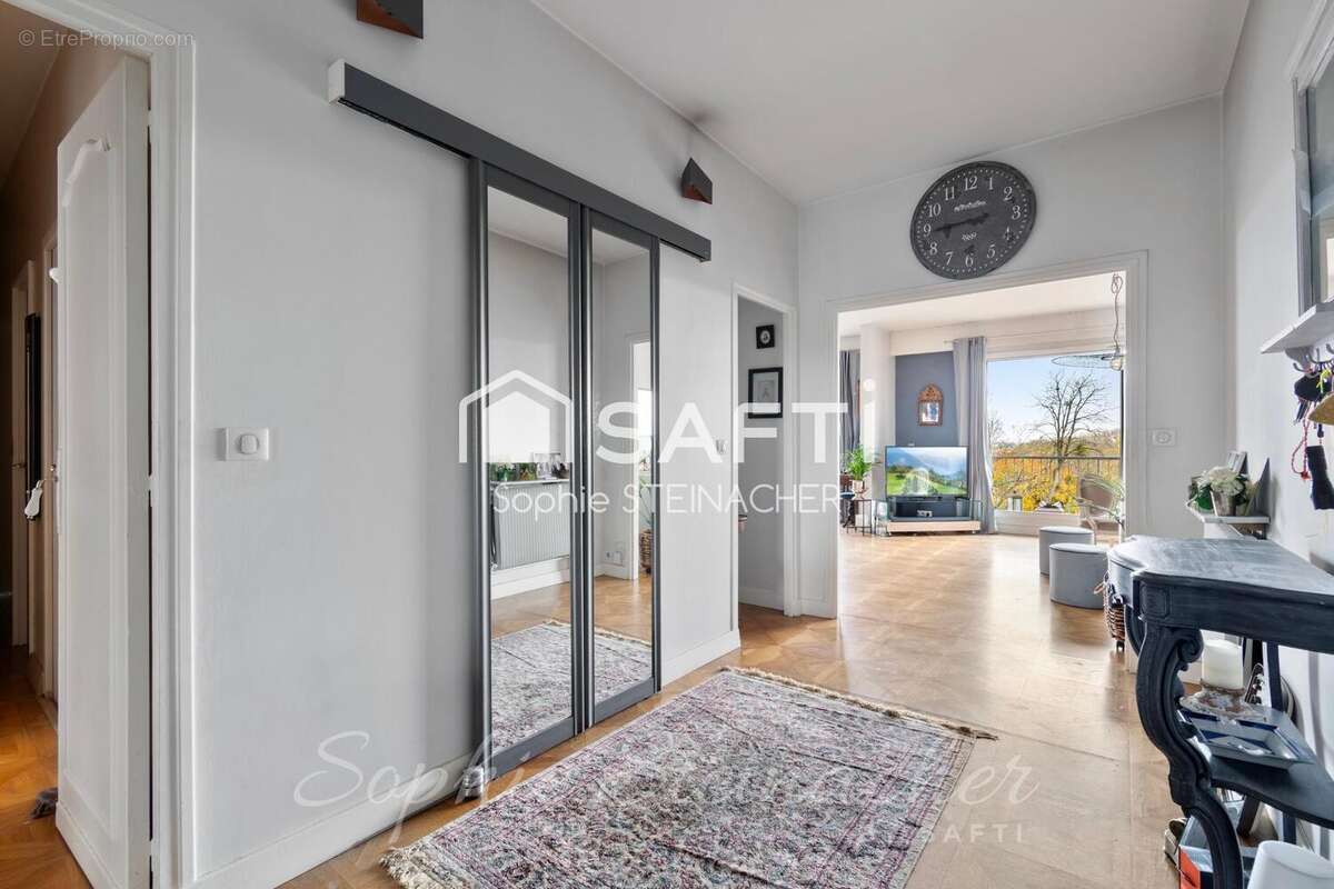 Photo 6 - Appartement à LE MESNIL-LE-ROI